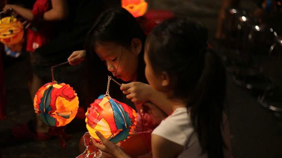 Đêm rằm lung linh